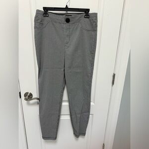 Soho Women’s Black and White Checkered Pull-on Pants, Size Large, No Pockets